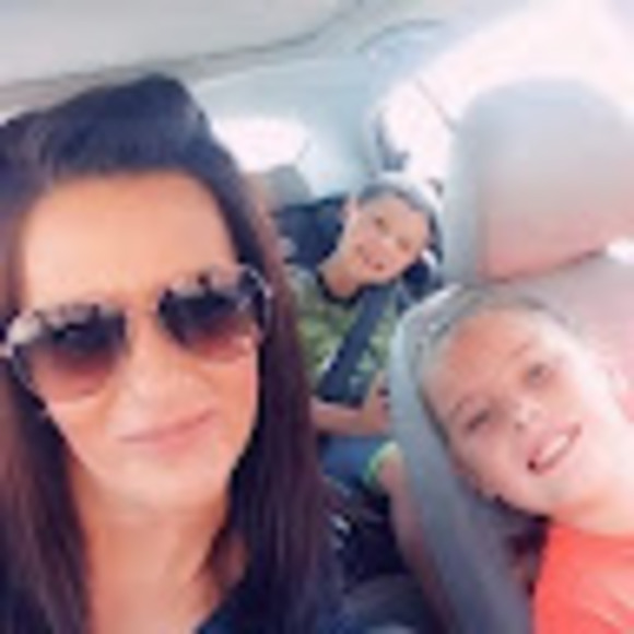 Meet your Posher, Danielle - Picture 1 of 1